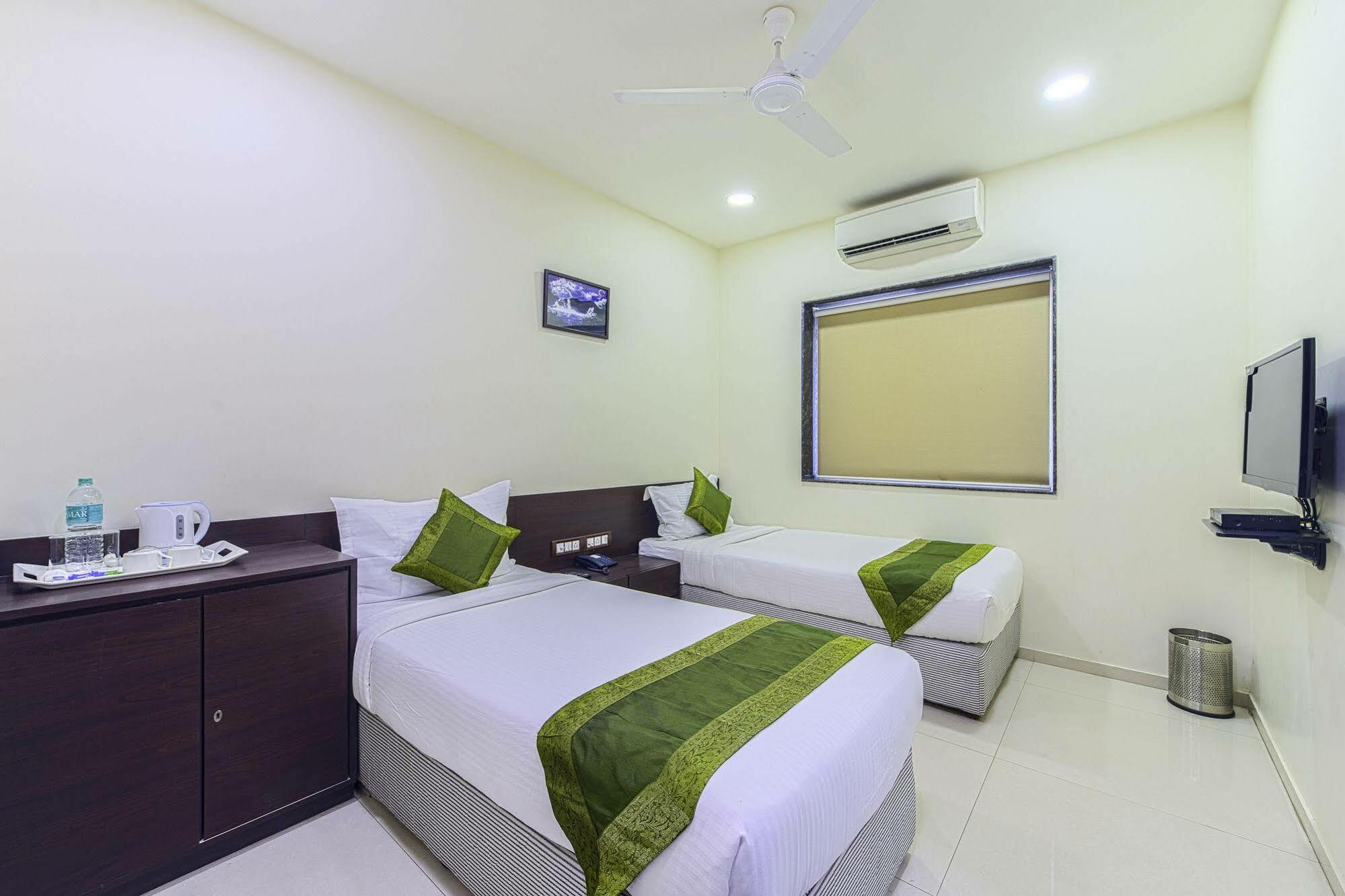 Oyo 16703 Hotel The Platinum Calcutta Extérieur photo