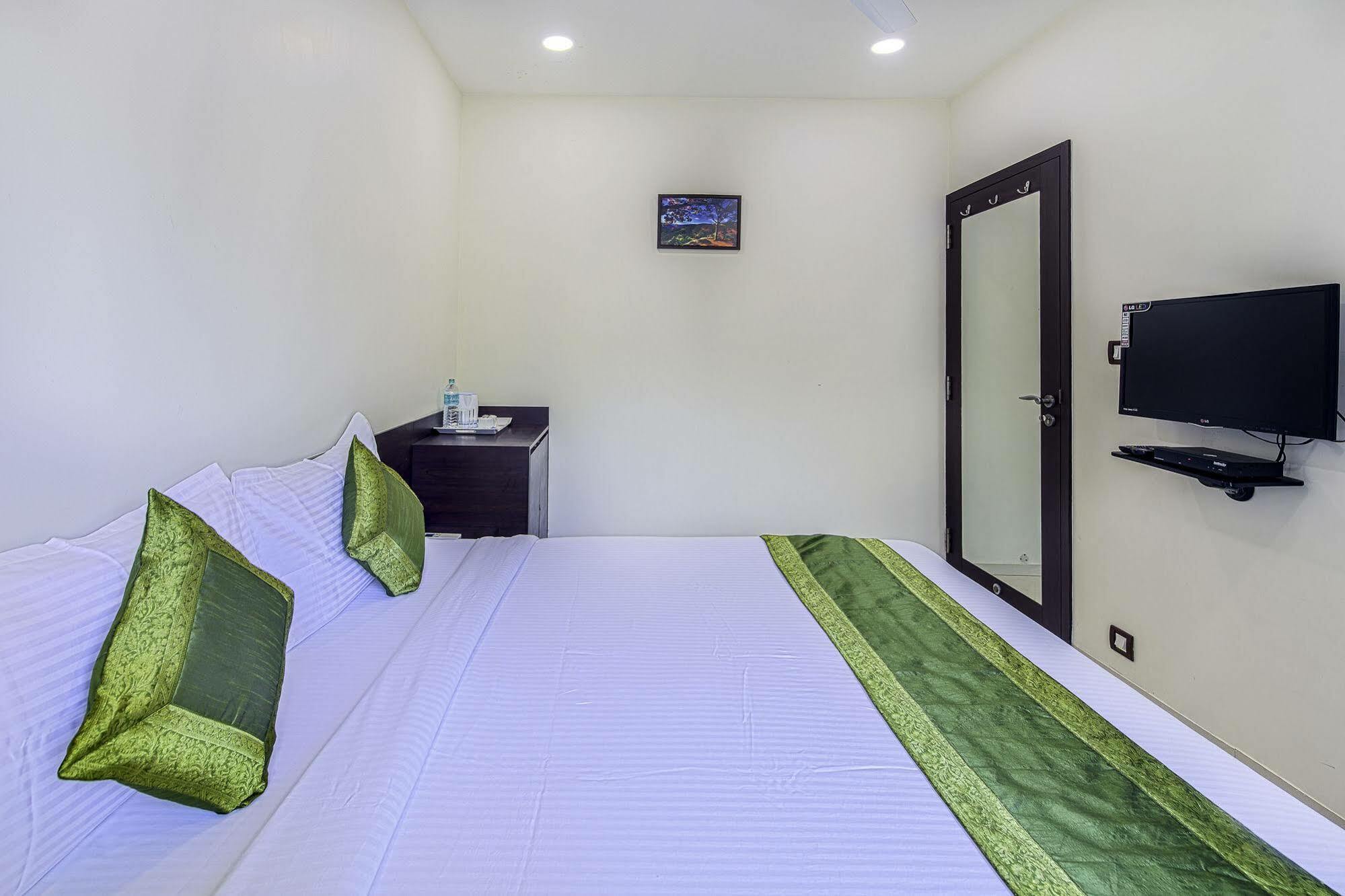 Oyo 16703 Hotel The Platinum Calcutta Extérieur photo